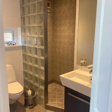 Vaerelse, Bad Og Toilet I Pensionat 3*